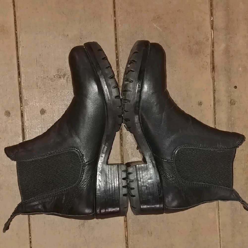 Bueno Black Leather Chelsea Boots - Picture 3 of 8